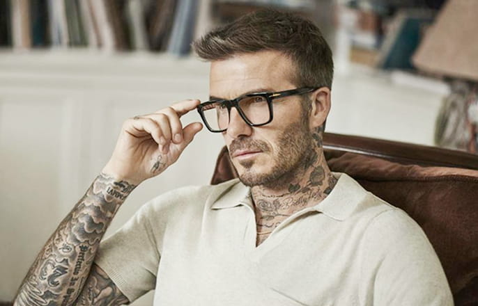 A man in t-shirt wearing eyeglasses